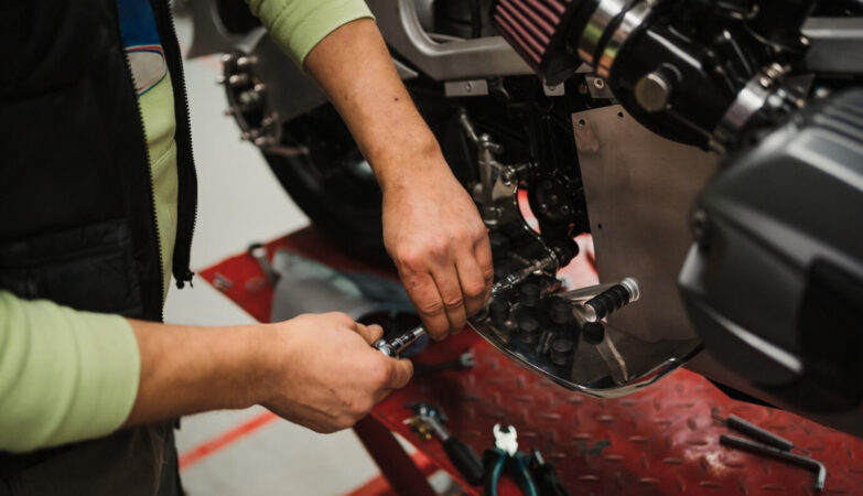 Cara Ganti Oli Motor Bebek Sendiri di Rumah