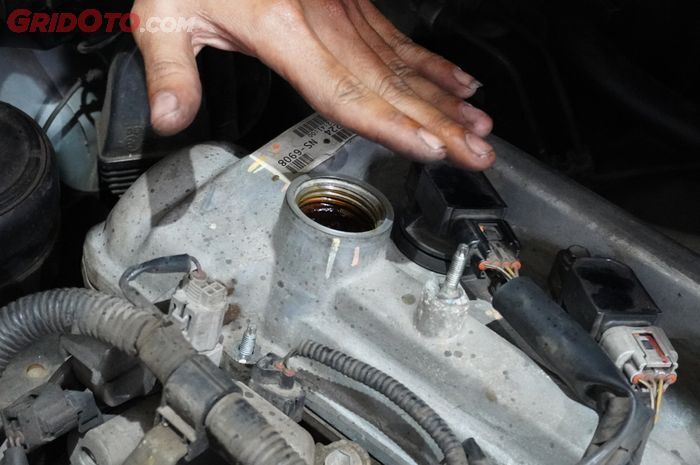 Oli Mesin Rembes Setelah Ganti Oli? Ini 5 Penyebab Dan Solusinya